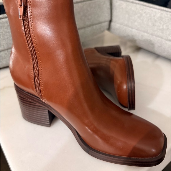 Women Ankle Booties / Ankle Boots - Picture 2 of 5